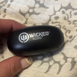 NWOT Wicked Audio Mojo 300 Black True Wireless Earbud Charging Case